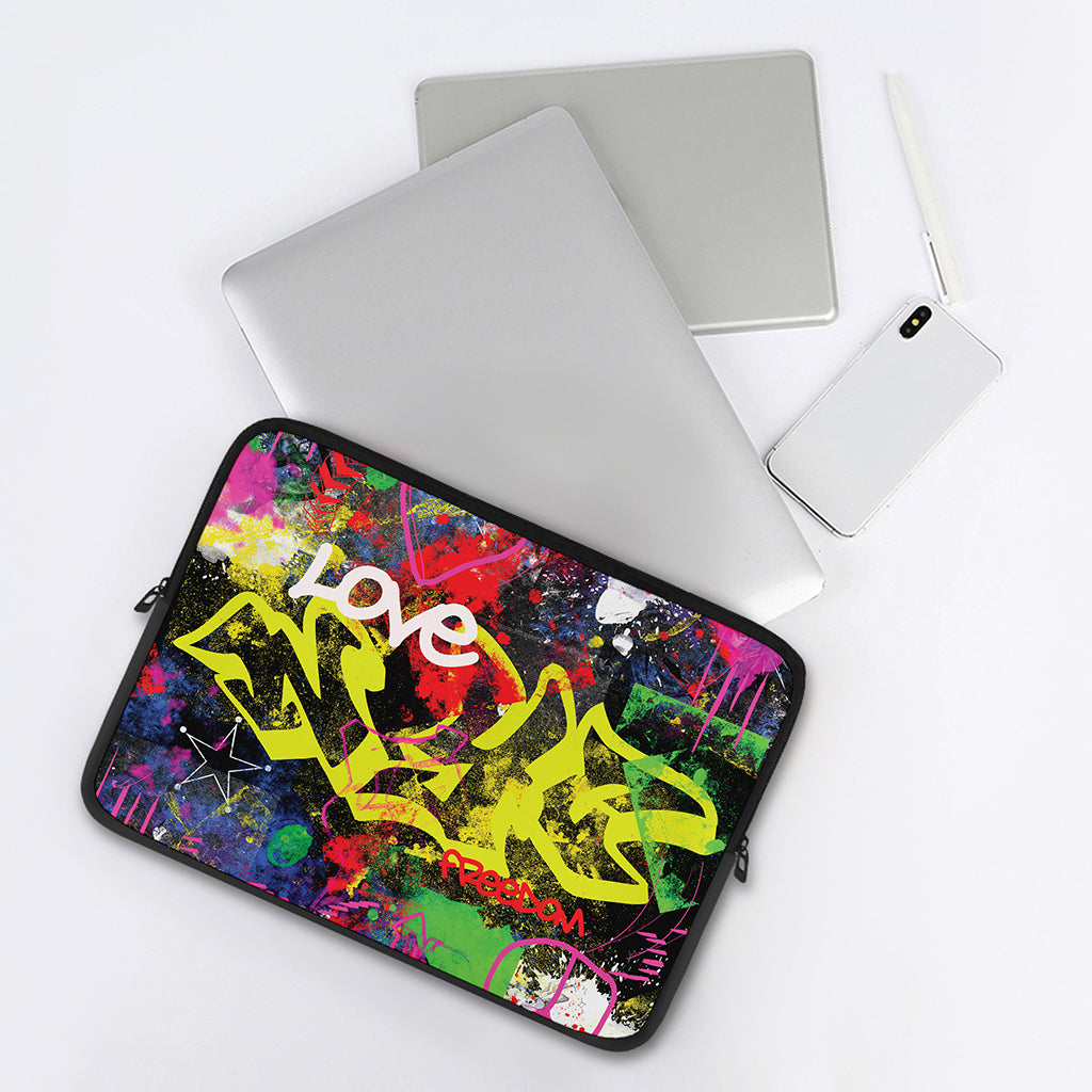 Love NYC Graffiti Print Laptop Sleeve