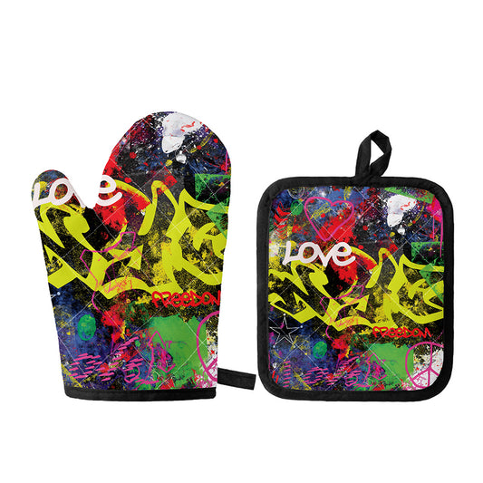 Love NYC Graffiti Print Oven Mitt And Pot Holder Set