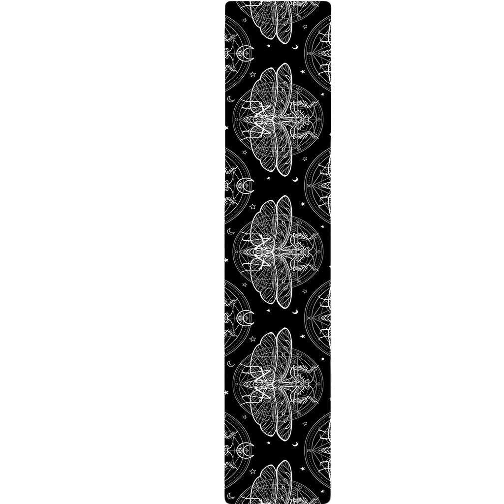 Mantis Spirit Animal Pattern Print Table Runner