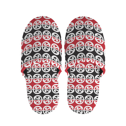 Maori Kowhaiwhai Pattern Print Slippers