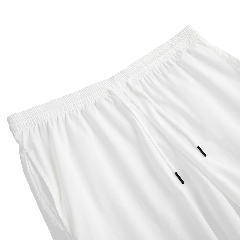 White Daffodil Flower Pattern Print Men's Sports Shorts