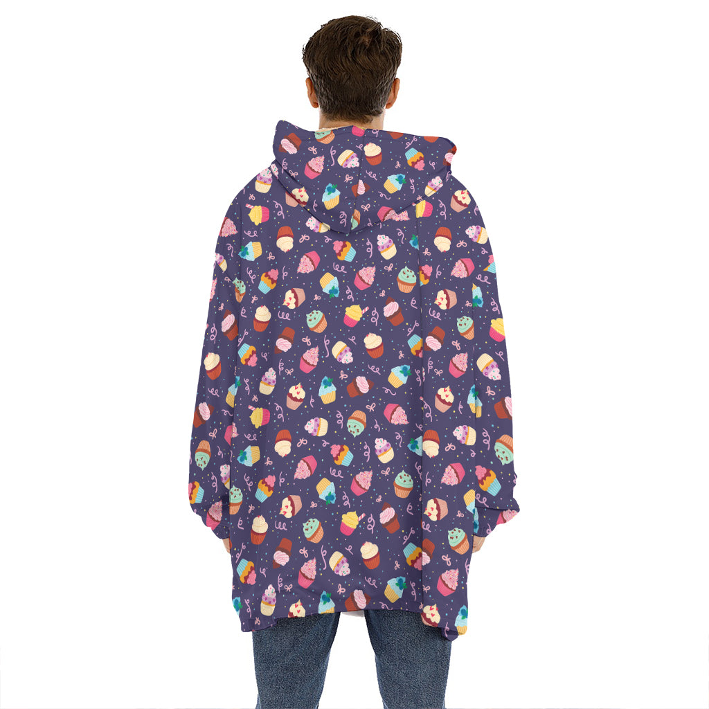 Mini Cupcake Pattern Print Hoodie Blanket