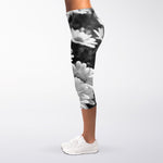 Monochrome Daisy Flower Print Women's Capri Leggings