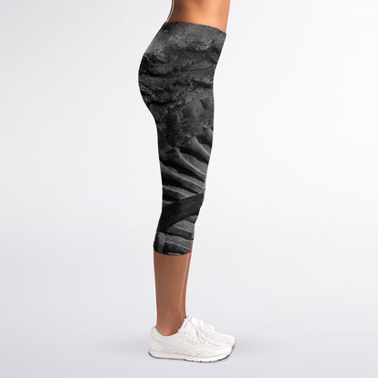 Monochrome Dinosaur Fossil Print Women's Capri Leggings