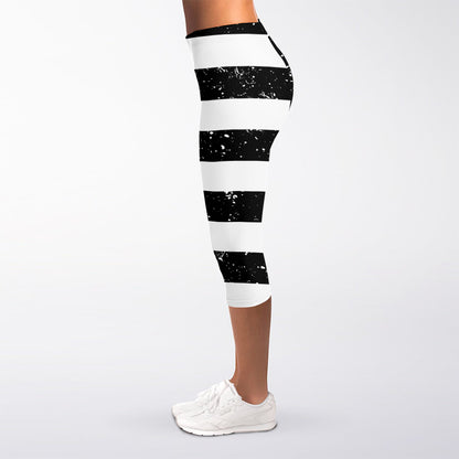 Monochrome Grunge American Flag Print Women's Capri Leggings