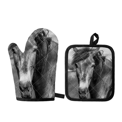 Monochrome Horse Print Oven Mitt And Pot Holder Set