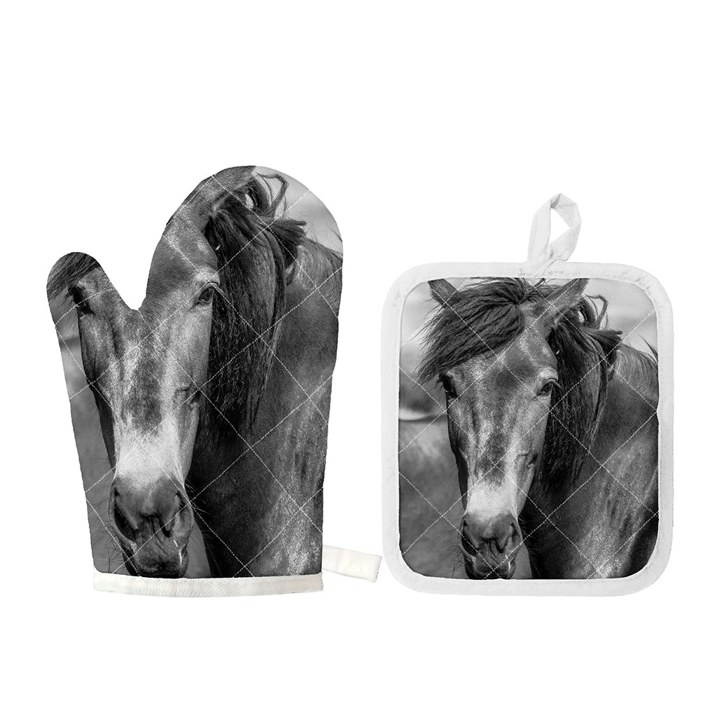 Monochrome Horse Print Oven Mitt And Pot Holder Set