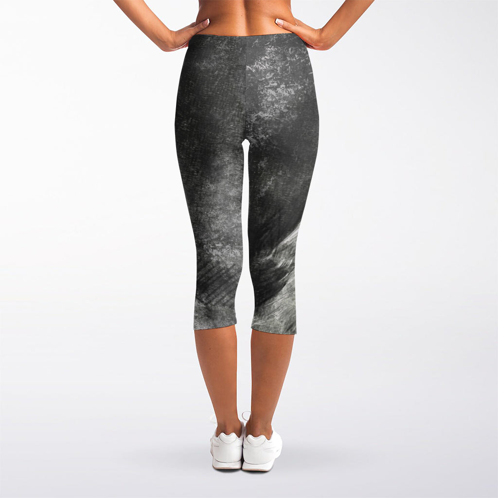 Monochrome Howling Wolf Print Women's Capri Leggings