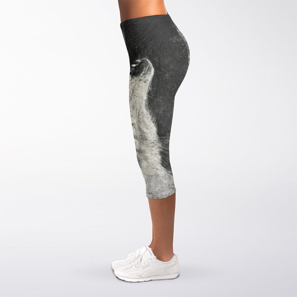 Monochrome Howling Wolf Print Women's Capri Leggings