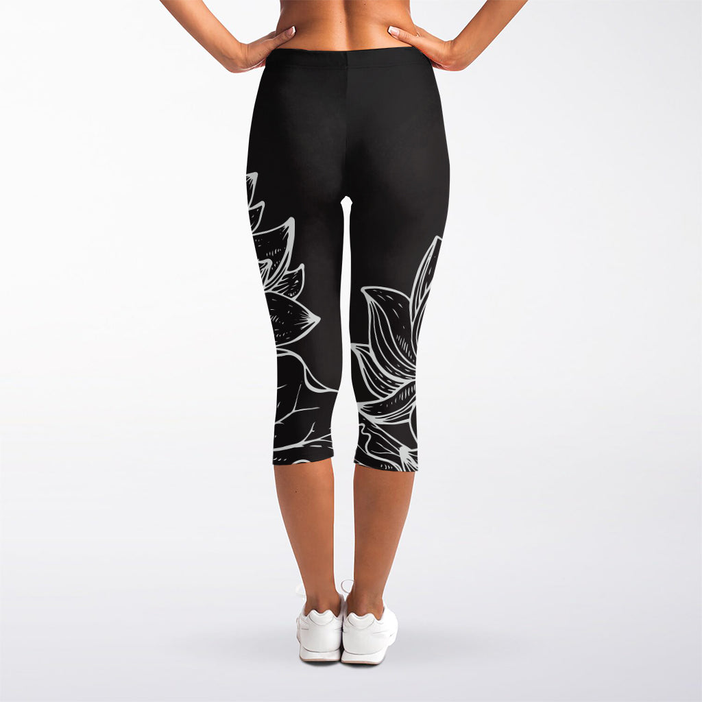 Monochrome Lotus Print Women's Capri Leggings