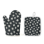 Monochrome Plumeria Pattern Print Oven Mitt And Pot Holder Set