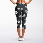 Monochrome Plumeria Pattern Print Women's Capri Leggings
