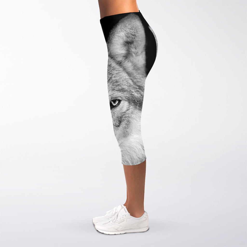 Monochrome Wolf Print Women's Capri Leggings