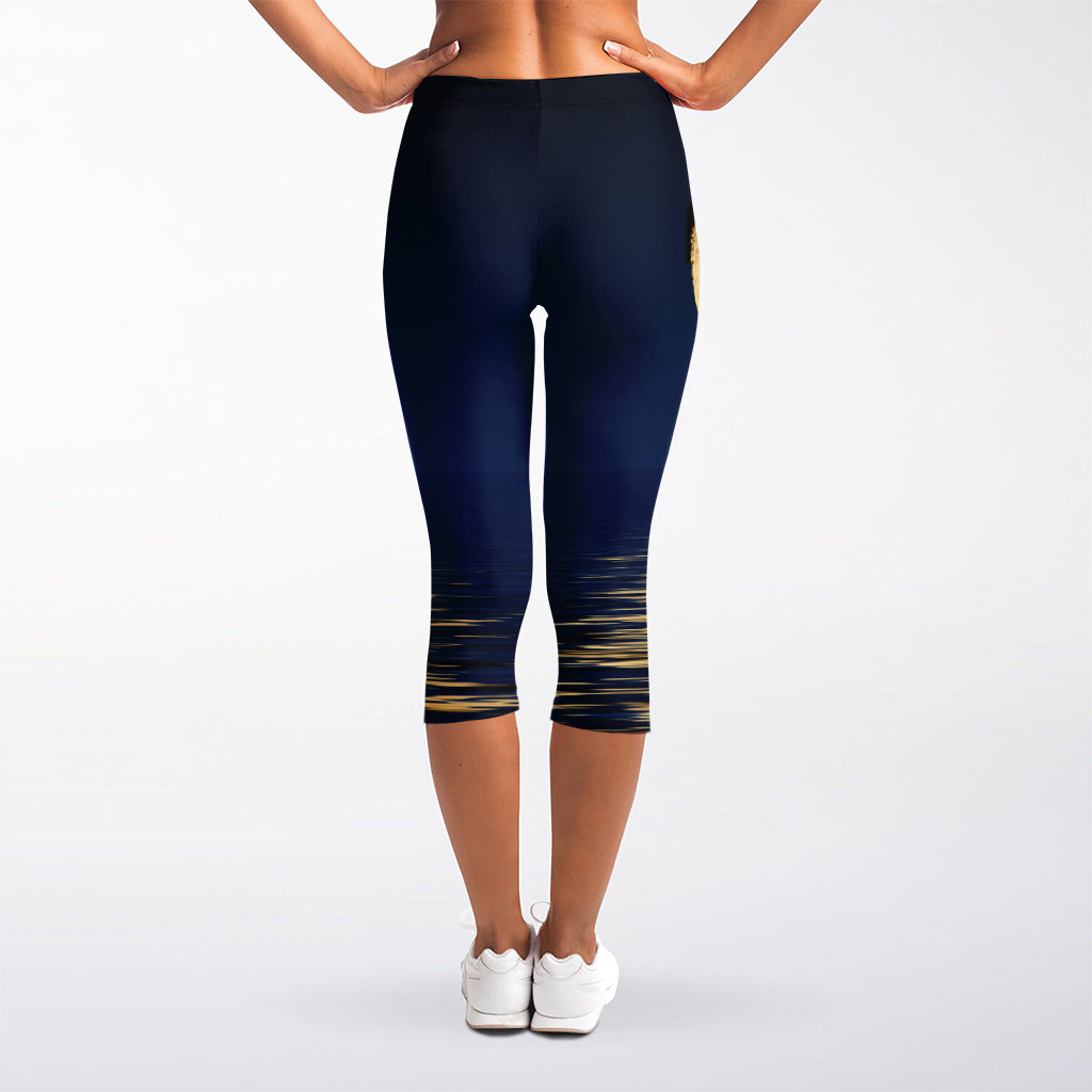 Moonlight On The Sea Print Women's Capri Leggings