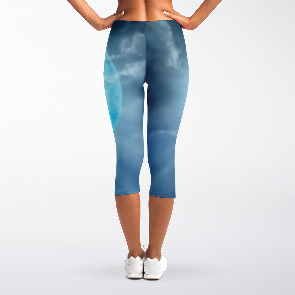 Moonlight Wolf Print Women's Capri Leggings