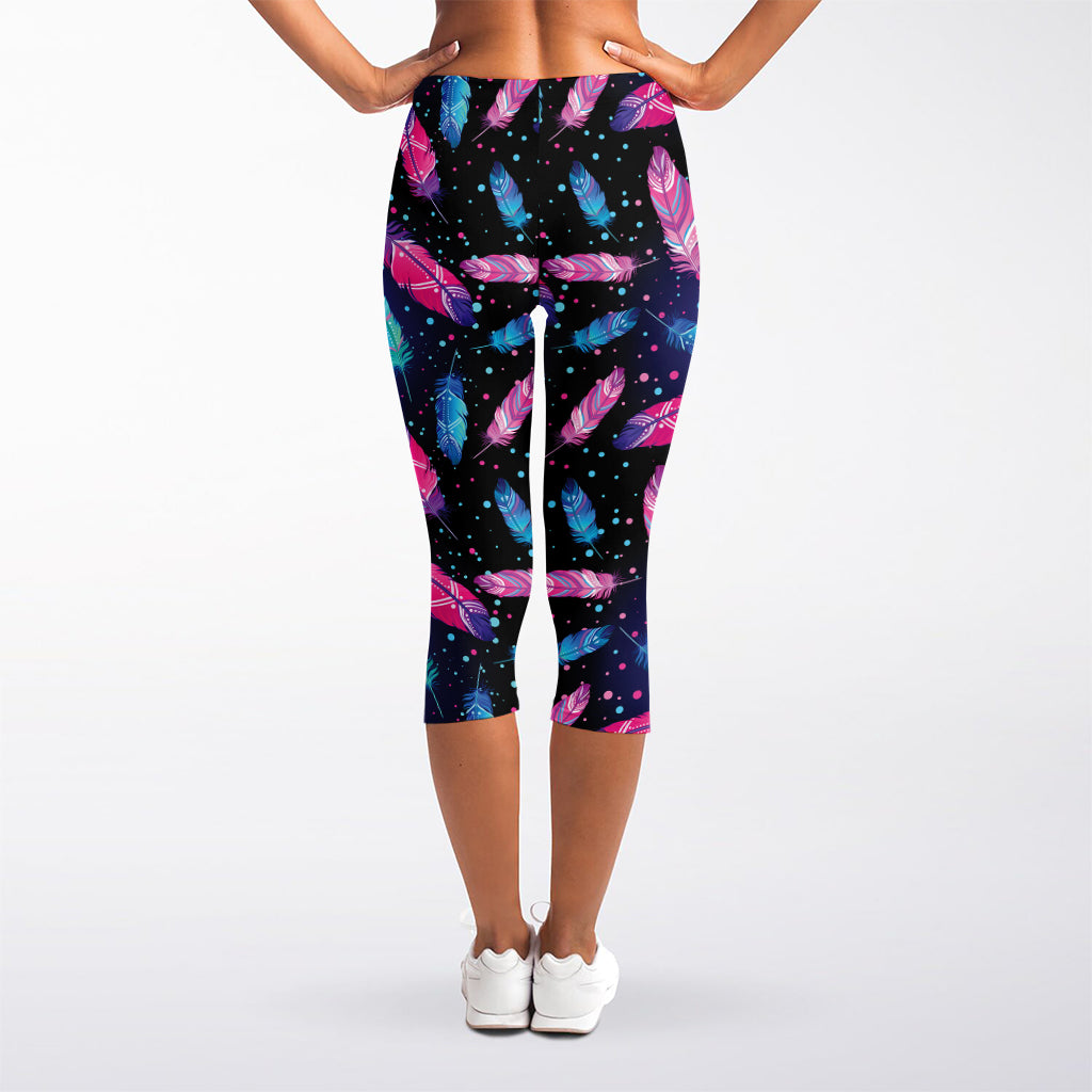 Native Feather Pattern Print Women's Capri Leggings