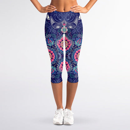 Ornamental Paisley Mandala Print Women's Capri Leggings