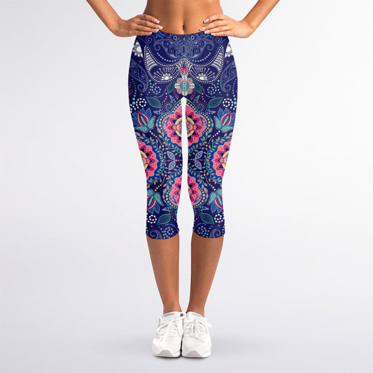 Ornamental Paisley Mandala Print Women's Capri Leggings