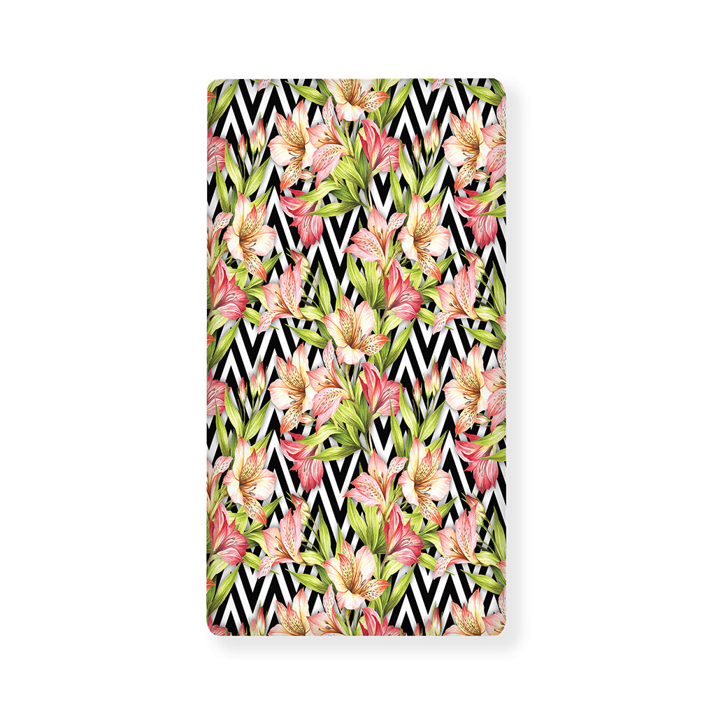 Pastel Alstroemeria Zigzag Pattern Print Baby Crib Sheet