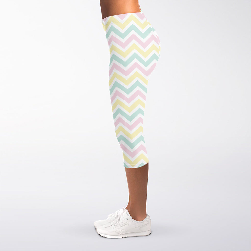 Pastel Chevron Pattern Print Women's Capri Leggings