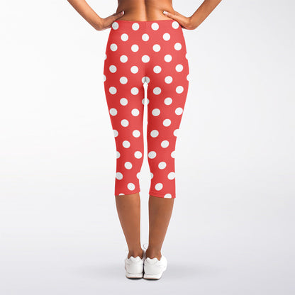 Pastel Red And White Polka Dot Print Women's Capri Leggings