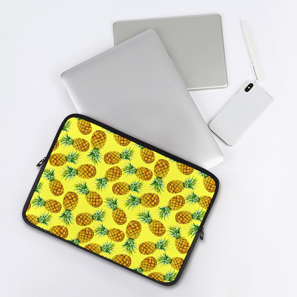 Pastel Yellow Pineapple Pattern Print Laptop Sleeve