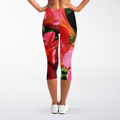 Pink Alstroemeria Print Women's Capri Leggings