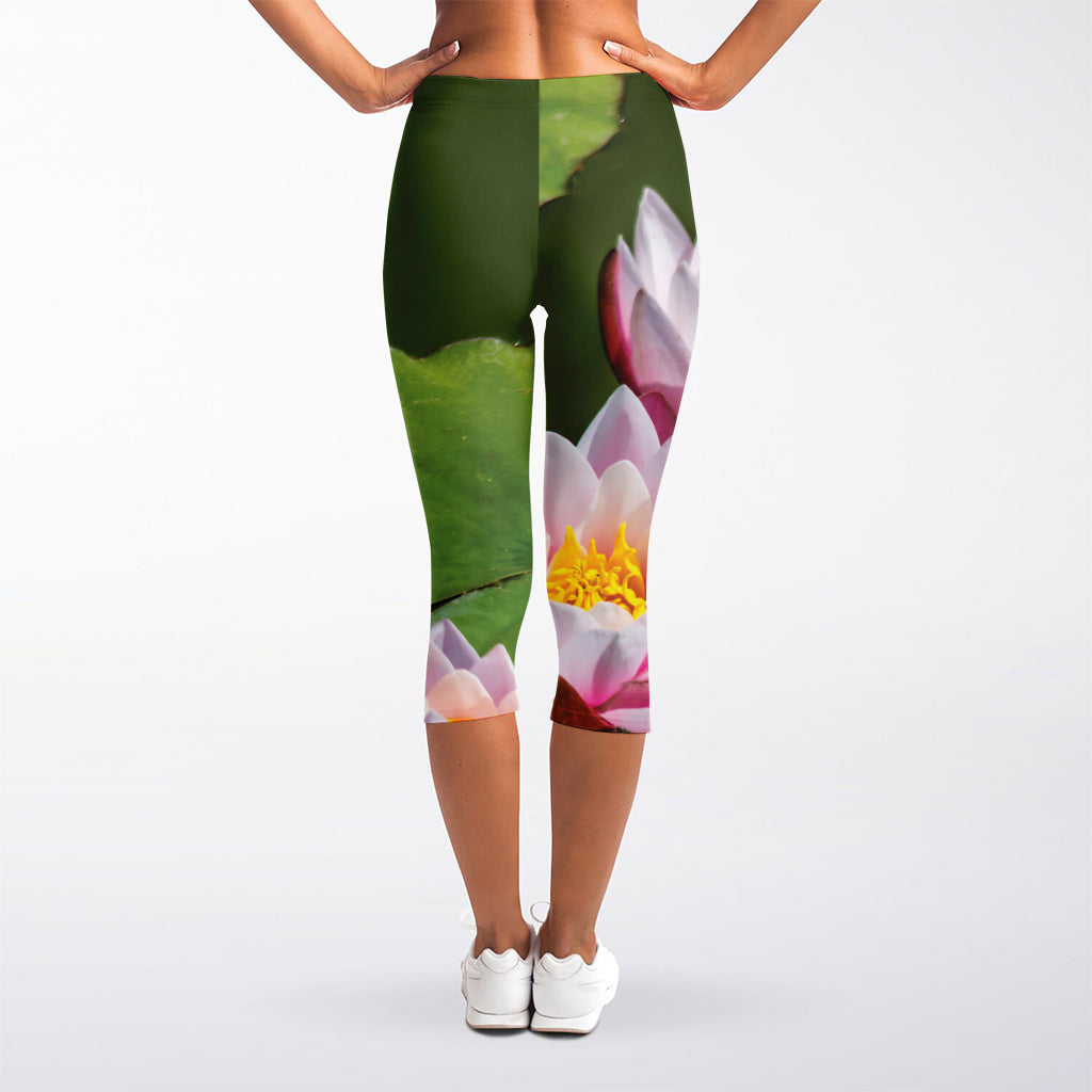 Pink Water Lilies Print Women's Capri Leggings