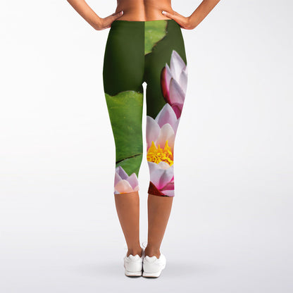 Pink Water Lilies Print Women's Capri Leggings