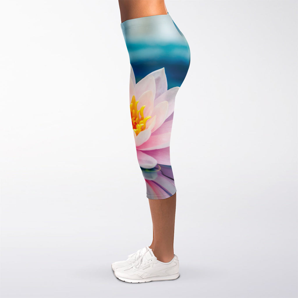 Pink Water Lily Print Women's Capri Leggings