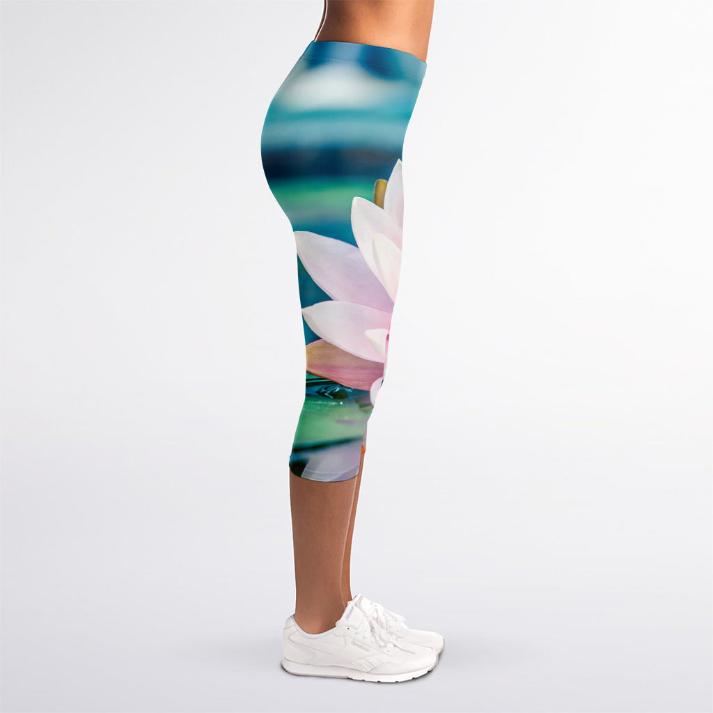 Pink Water Lily Print Women's Capri Leggings