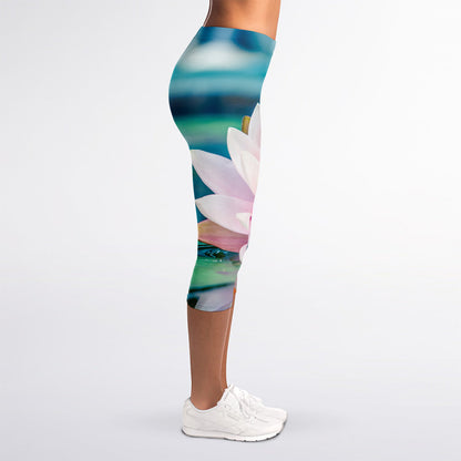 Pink Water Lily Print Women's Capri Leggings
