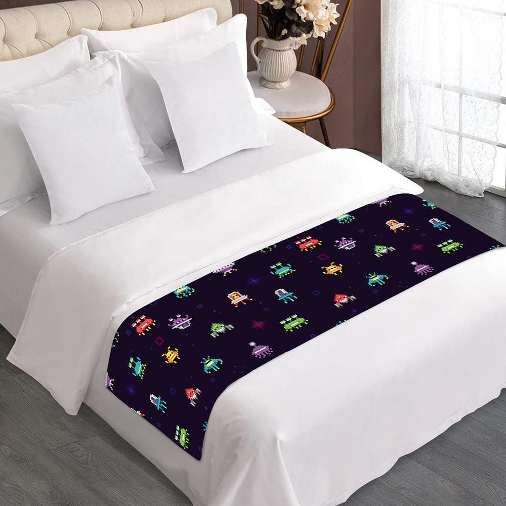 Pixel UFO Aliens Pattern Print Bed Runner