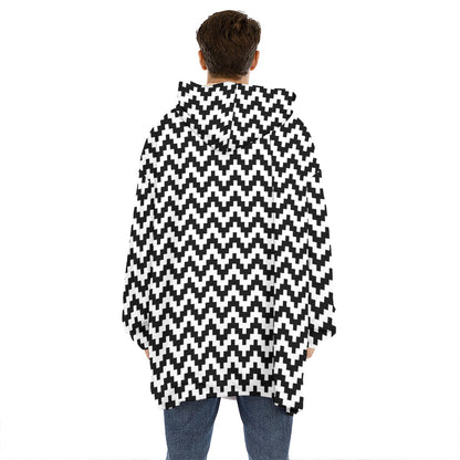 Pixel Zigzag Pattern Print Hoodie Blanket