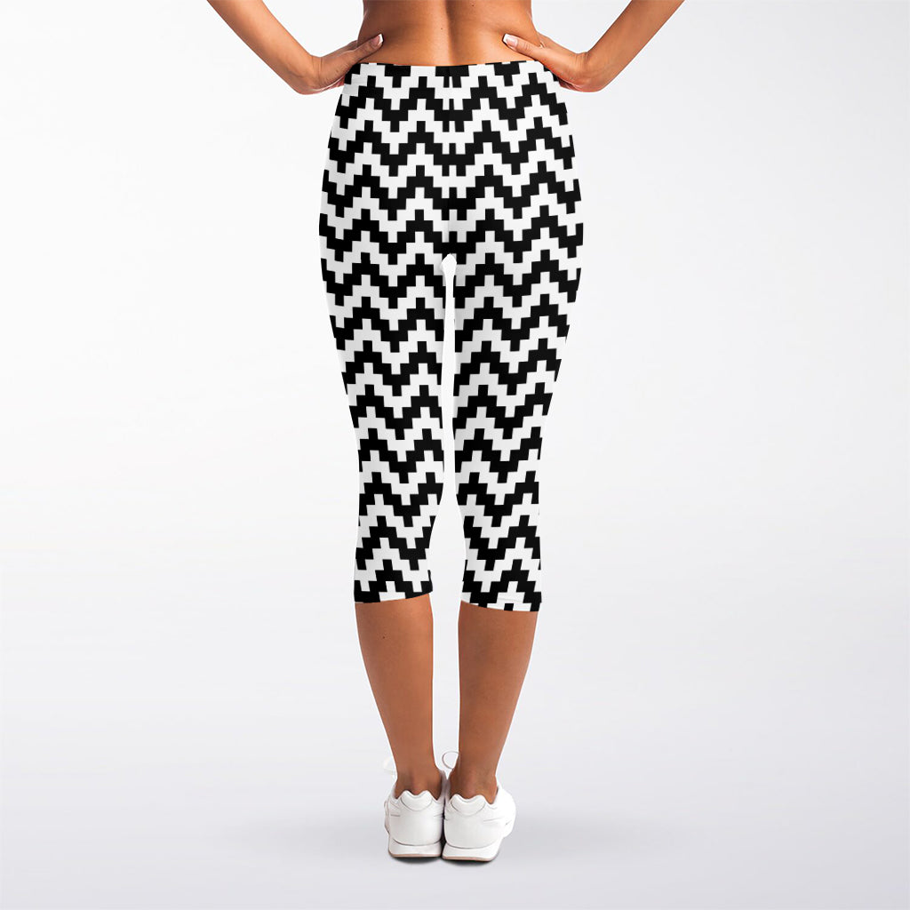 Pixel Zigzag Pattern Print Women's Capri Leggings