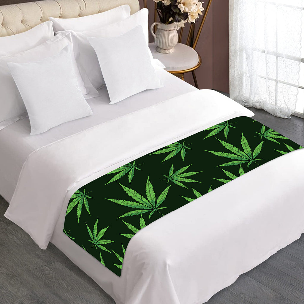 Pot Leaf Pattern Print Bed Runner