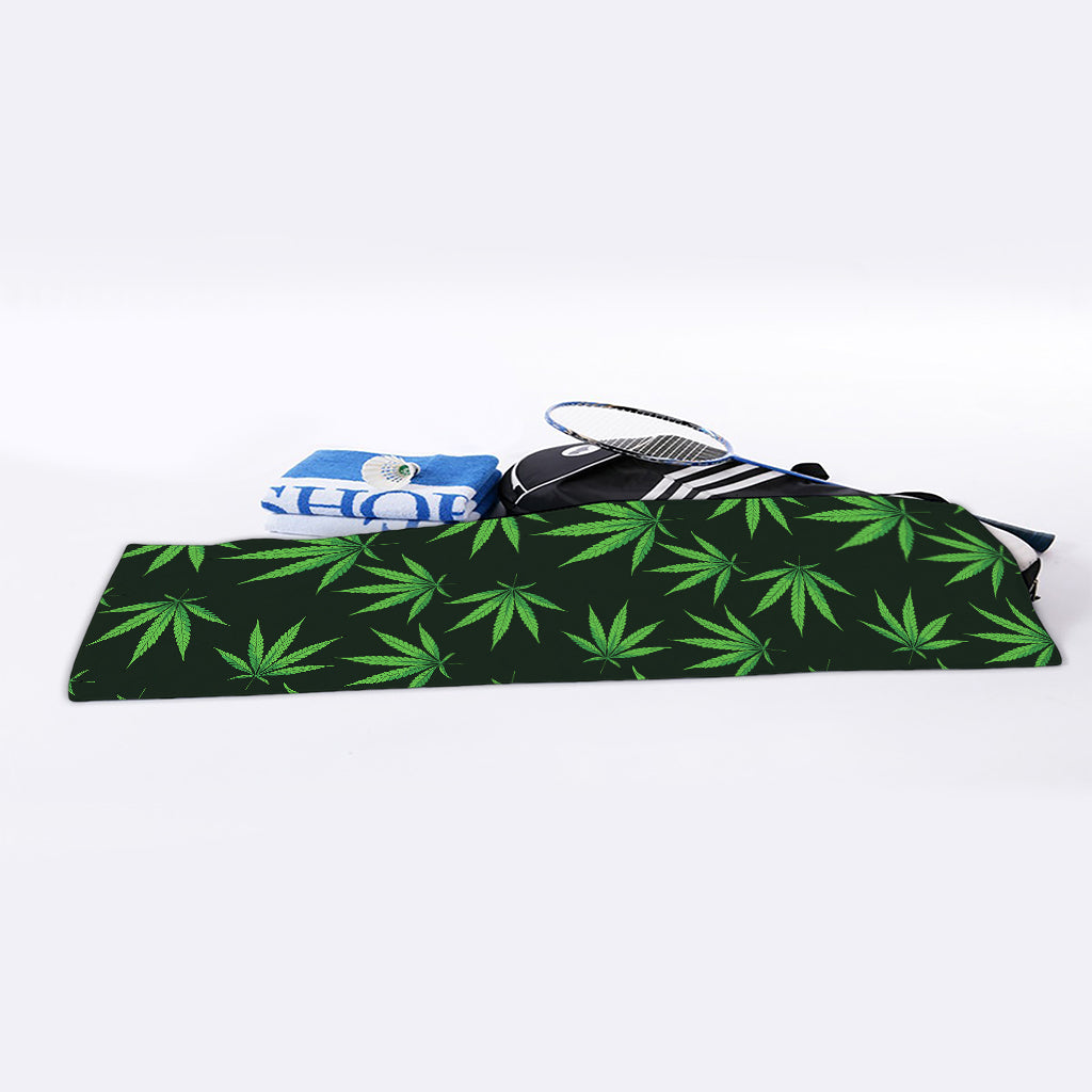Pot Leaf Pattern Print Sports Towel
