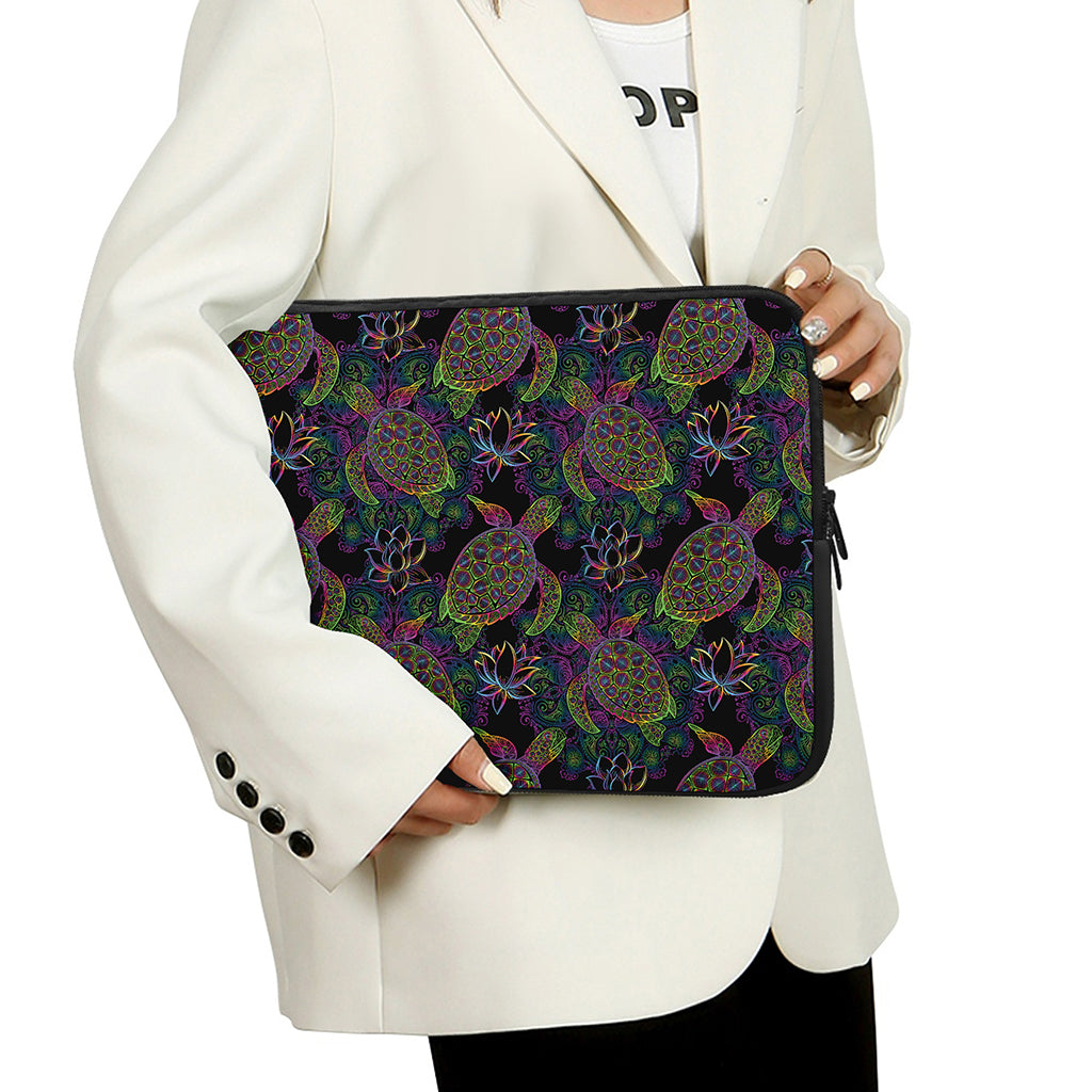 Psychedelic Sea Turtle Pattern Print Laptop Sleeve