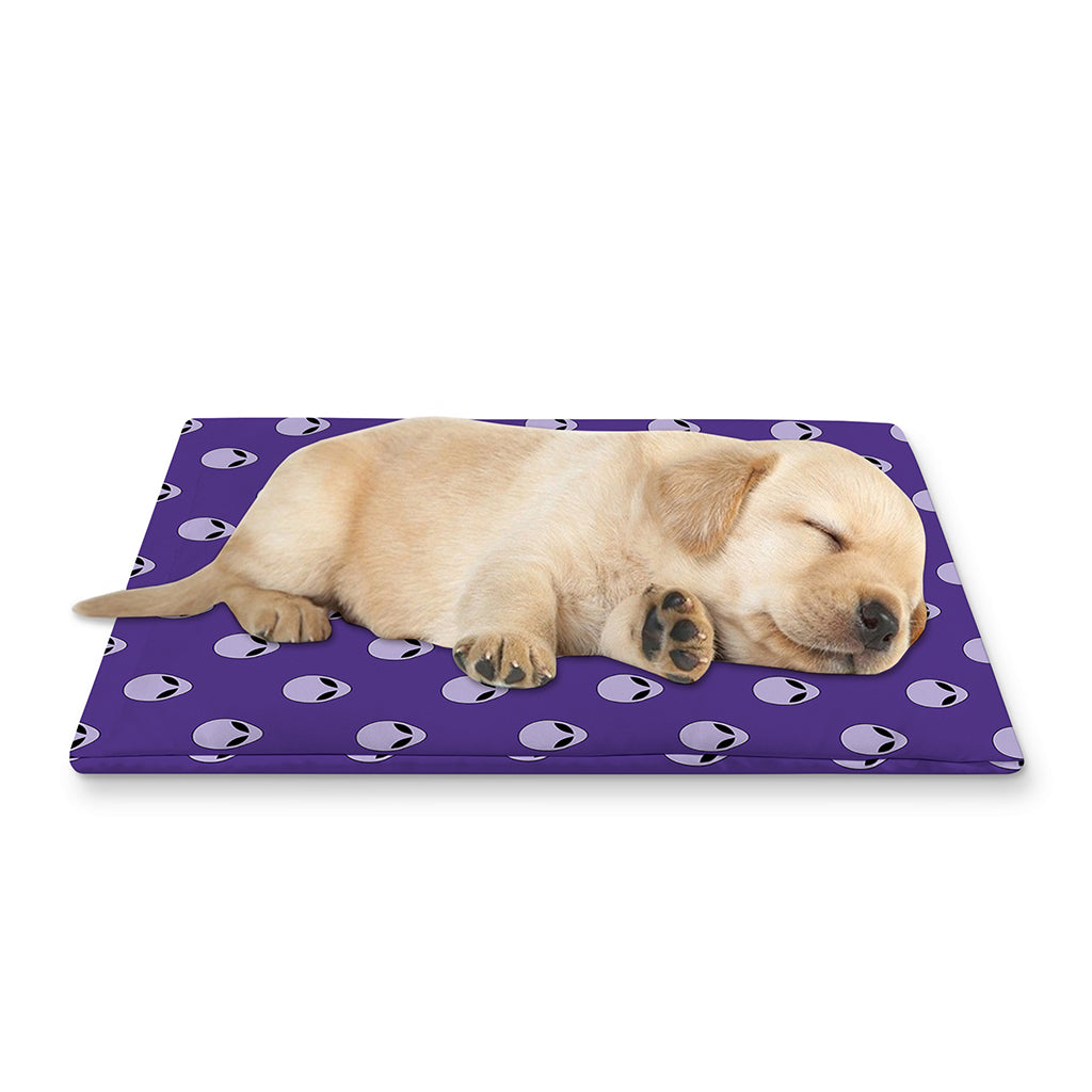 Purple Alien Face Pattern Print Pet Cooling Mat Cover