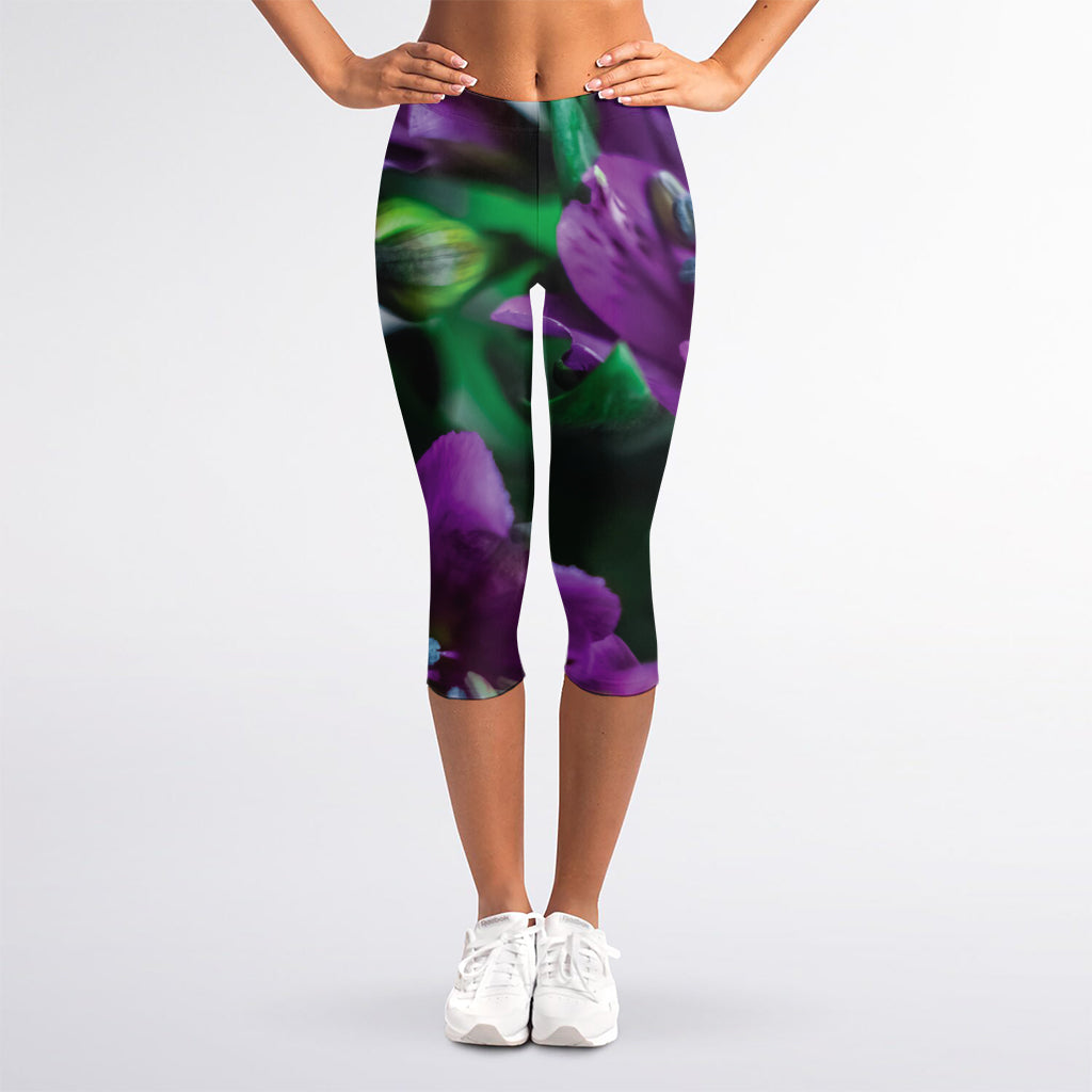 Purple Alstroemeria Print Women's Capri Leggings