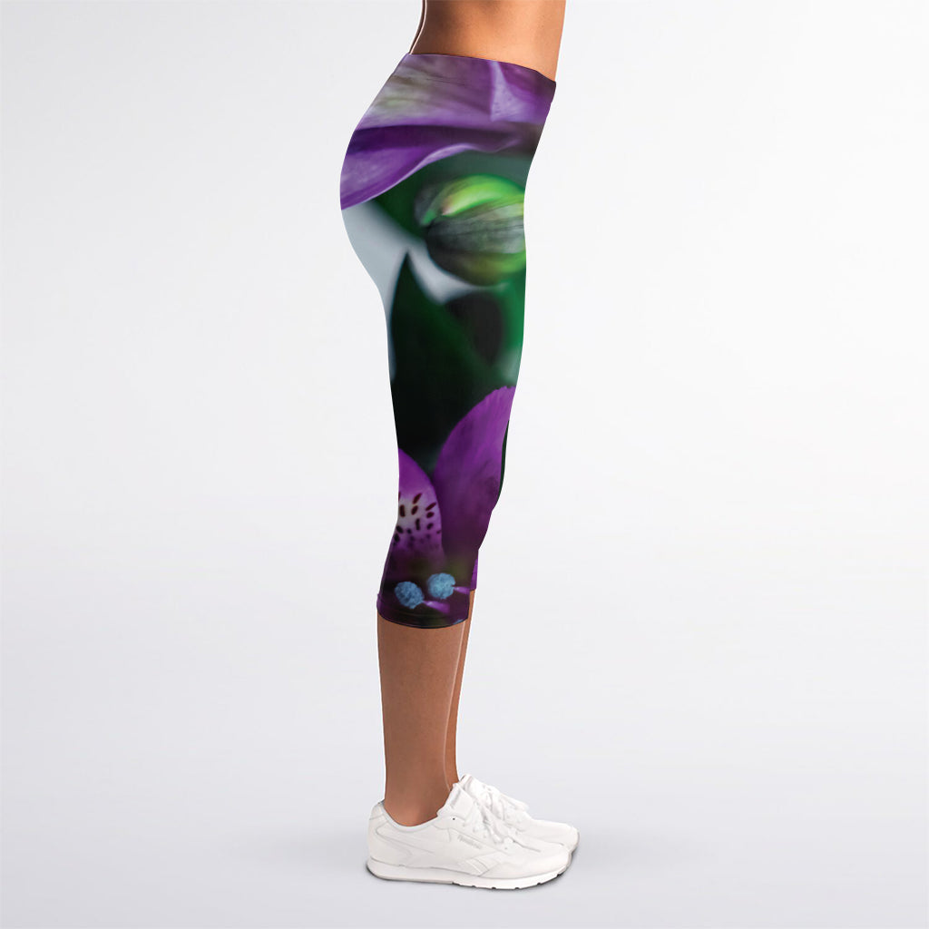 Purple Alstroemeria Print Women's Capri Leggings