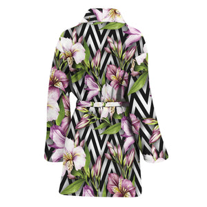 Purple Alstroemeria Zigzag Pattern Print Women's Bathrobe