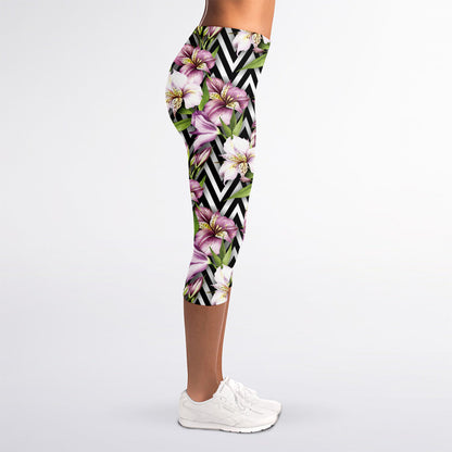 Purple Alstroemeria Zigzag Pattern Print Women's Capri Leggings
