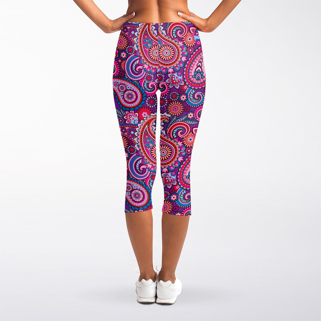 Purple And Pink Paisley Pattern Print Women's Capri Leggings