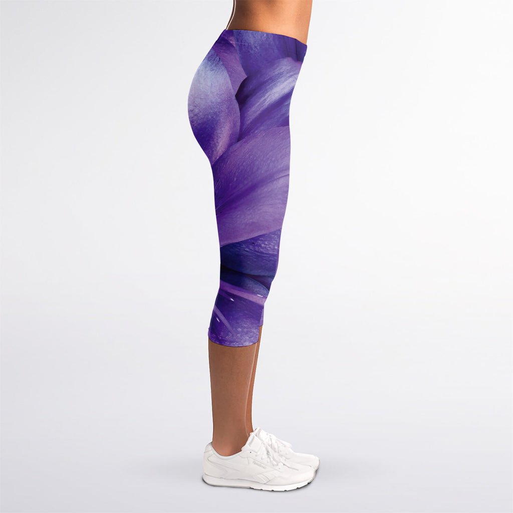 Purple Lily Flower Print Women's Capri Leggings