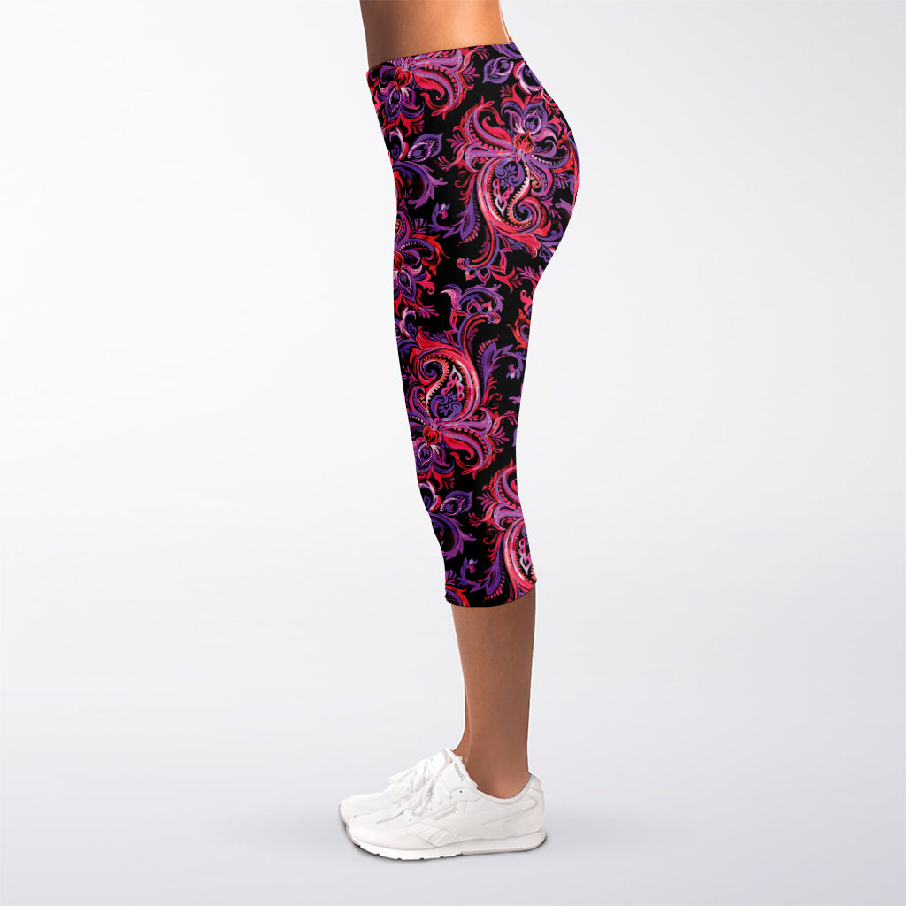 Purple Paisley Pattern Print Women's Capri Leggings