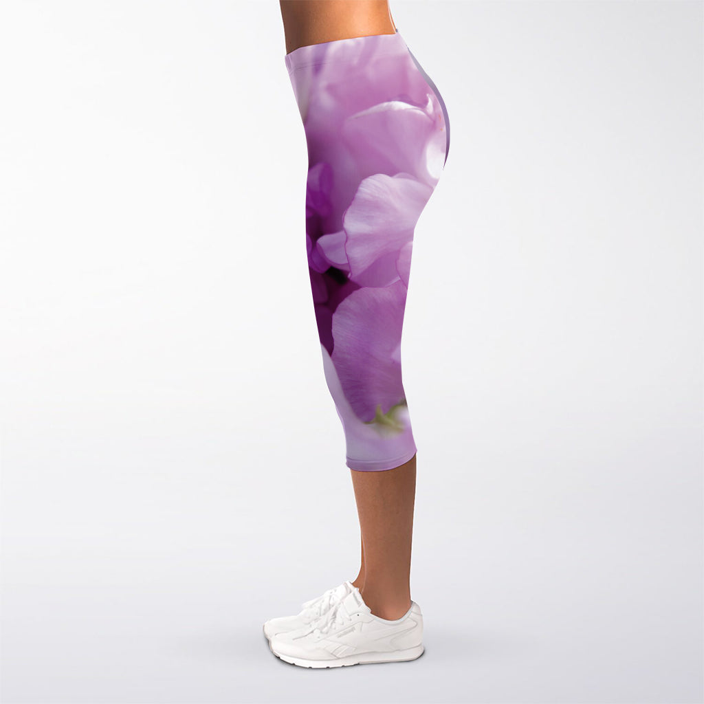 Purple Sweet Pea Print Women's Capri Leggings