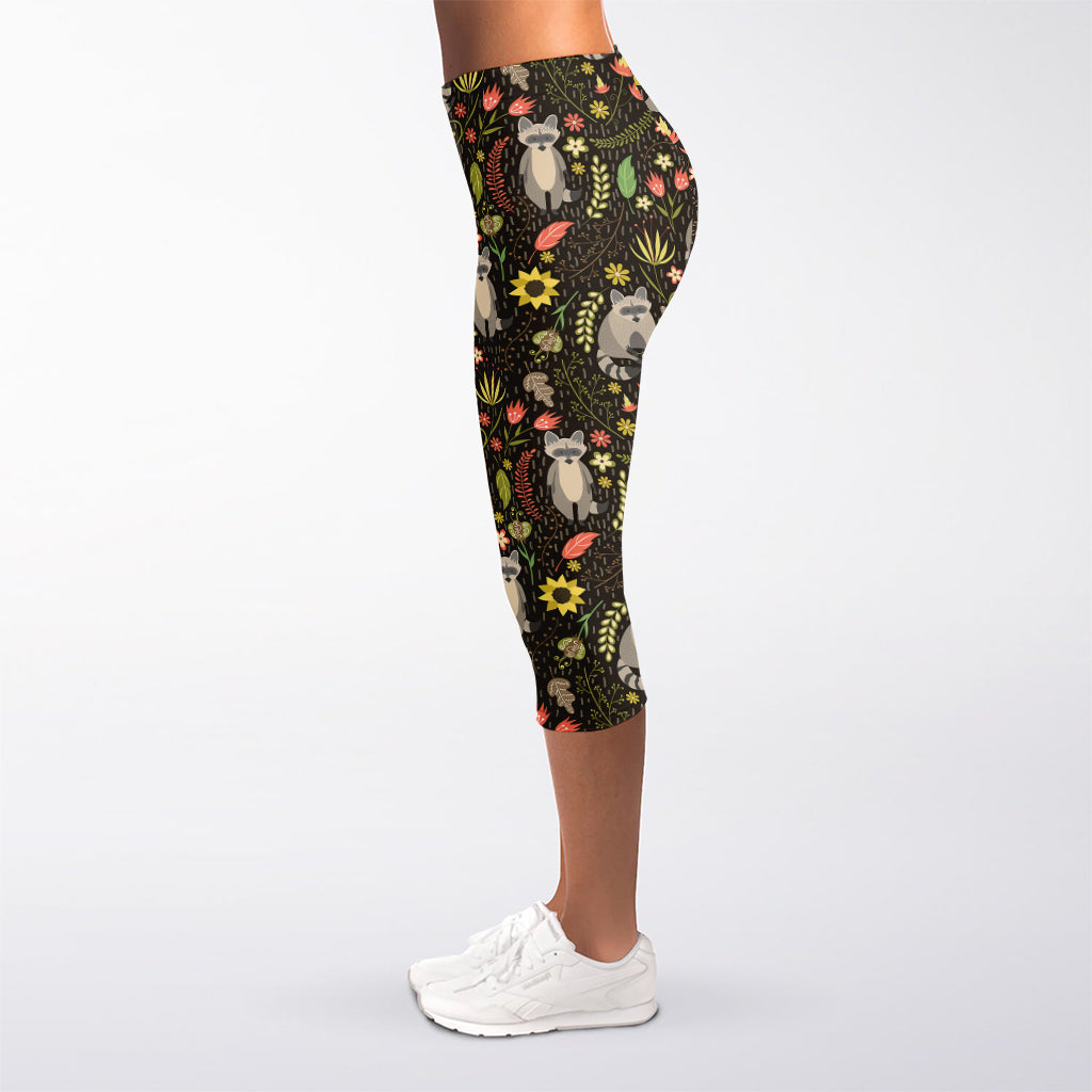 Raccoon And Floral Pattern Print Women's Capri Leggings