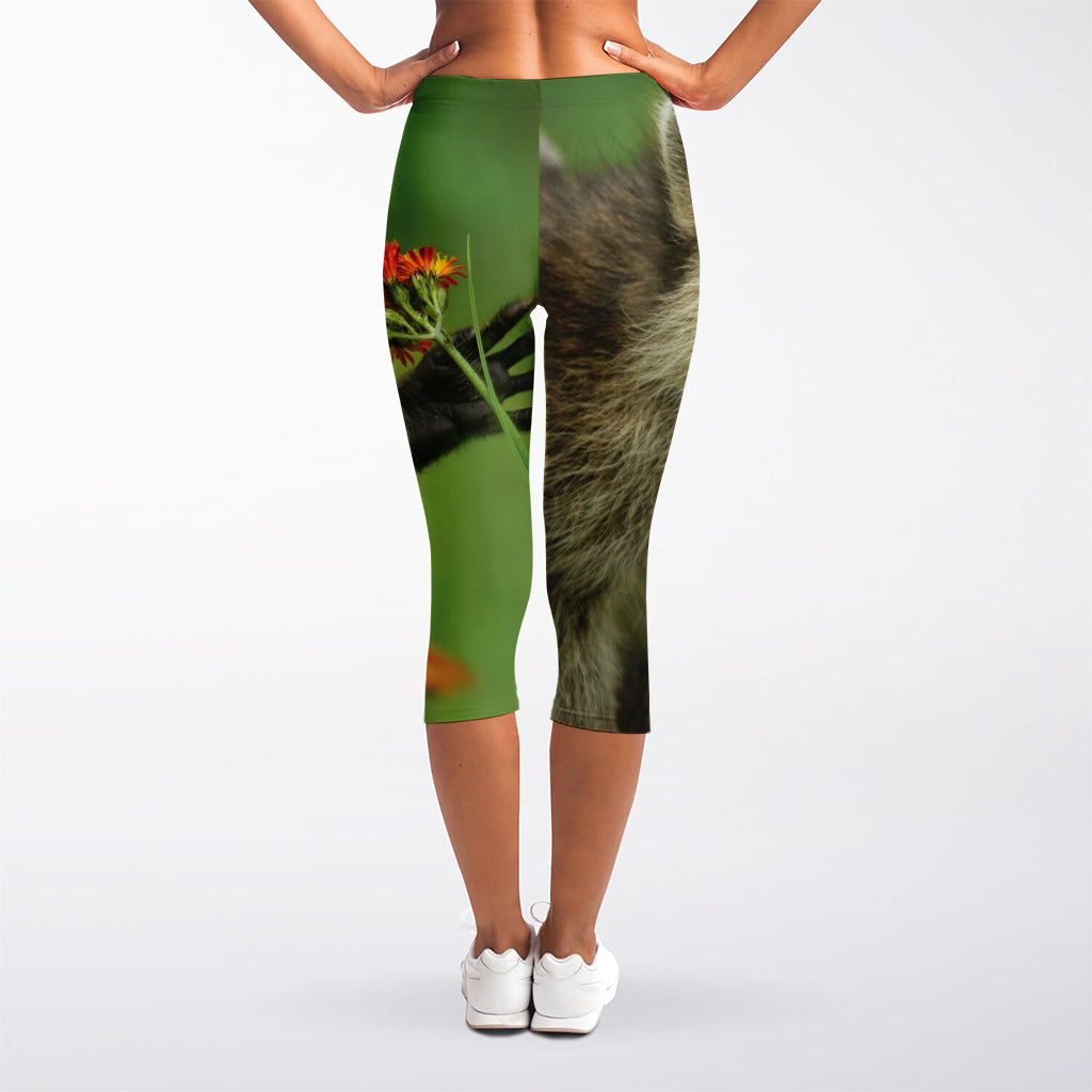 Raccoon And Flower Print Women's Capri Leggings