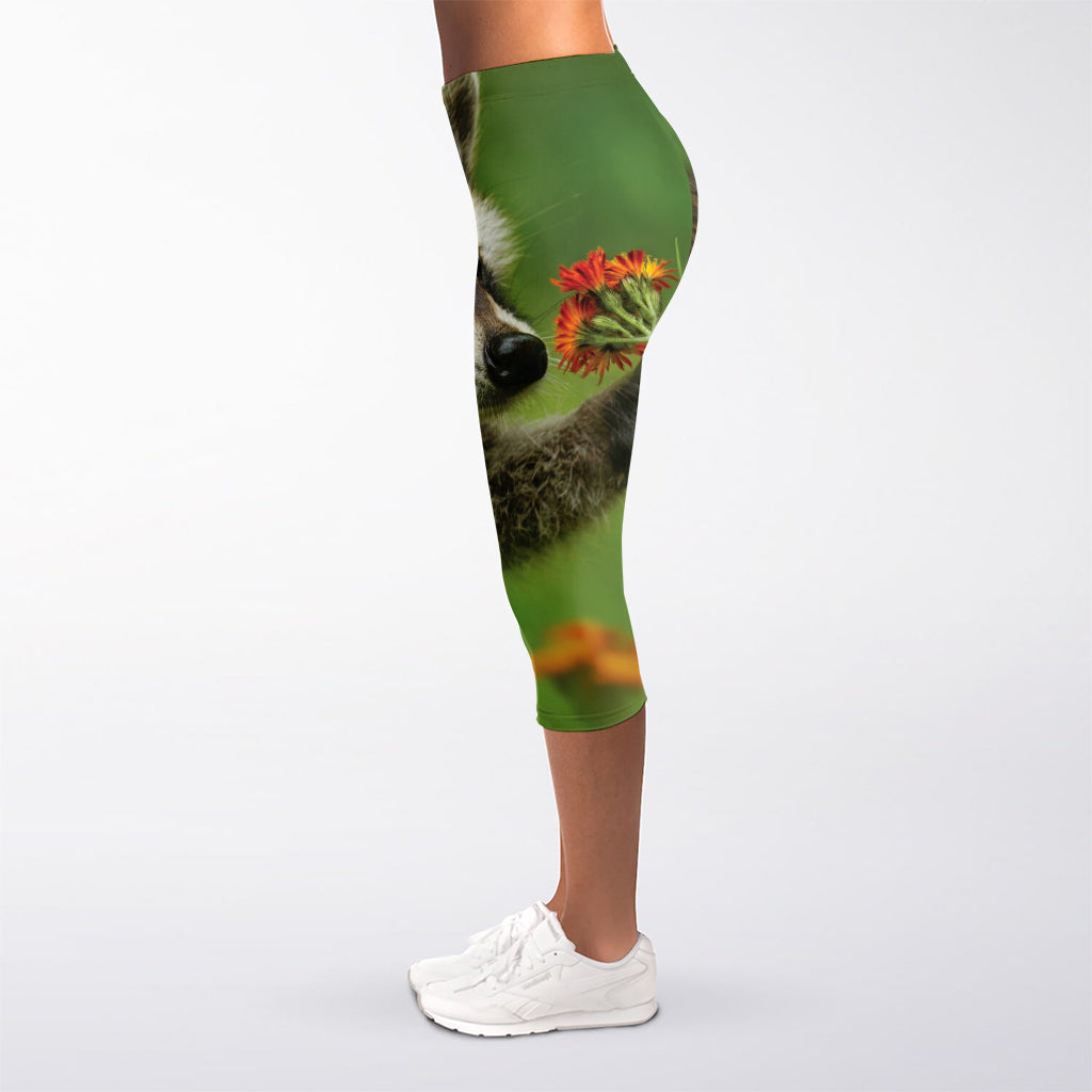 Raccoon And Flower Print Women's Capri Leggings